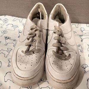 Women’s platform Air Force 1s